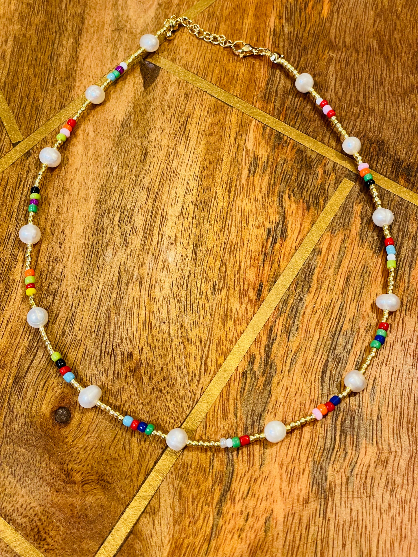 Multicolor & pearls choker necklace