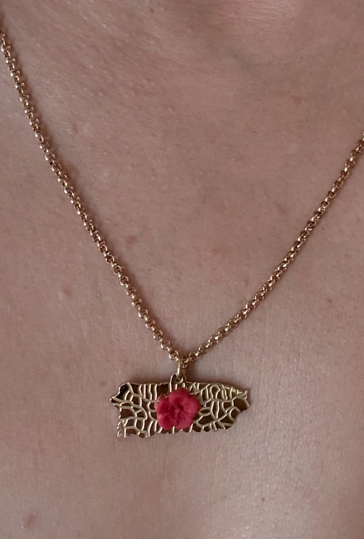 PR and flor de maga necklace