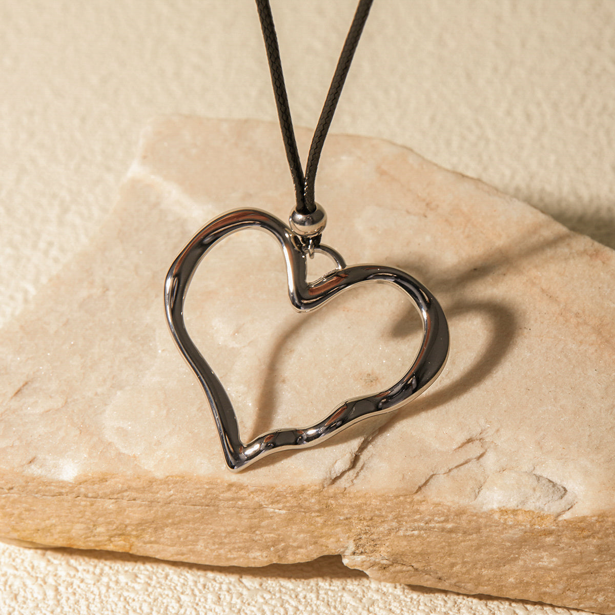 Heart chocker necklace