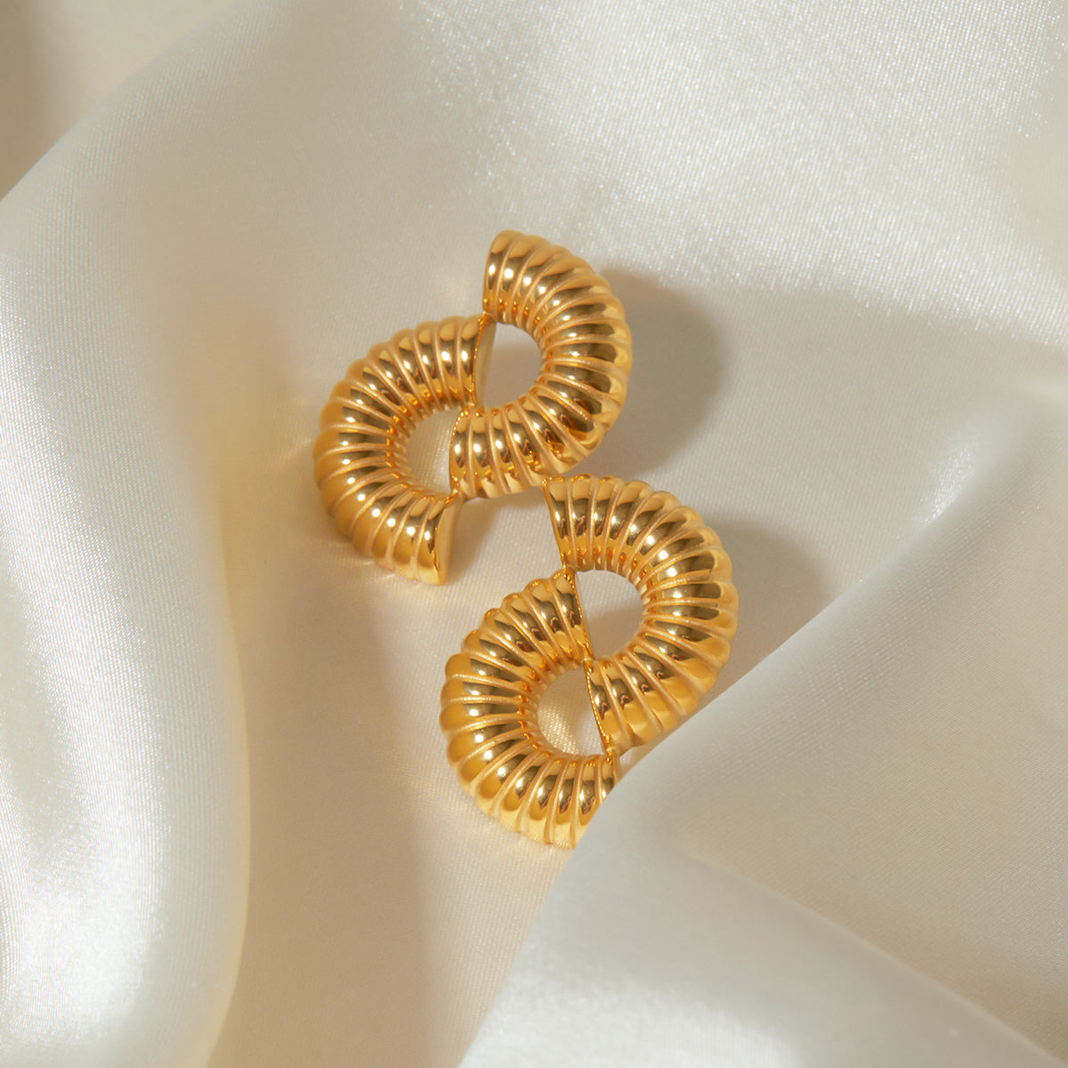 Stripe gold earrings